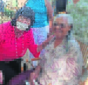 100 – steeds staan hande vir niks verkeerd