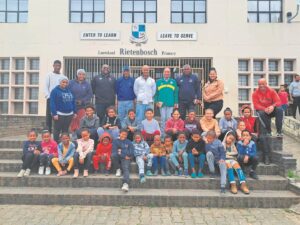 Cloetesville-kleuters tydens vakansie touwys gemaak