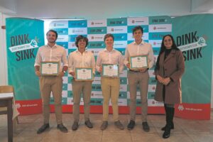 StudentePlein 1-span dink flink in US-debatkompetisie