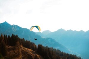 Paraglider crashes on Franschhoek Pass
