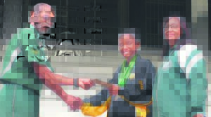 Hayley haal uit en wys tot in Germiston