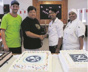 St. Idas Primêr vier 80 j. met koek