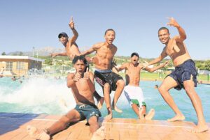 Swem Jannie, swem . . .