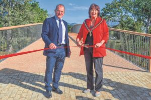 Eersterivier-voetgangerbrug, voetpaadjies deur Remgro aan gemeenskap oorgedra