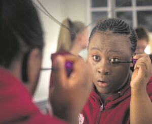 Thina vir rol bekroon