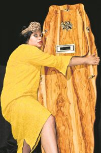 Kom sing, lag en huil saam by ‘Die Begrafnis’