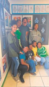 Kunstige tieners stal uit