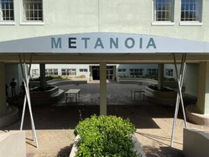 Student val uit koshuisvenster