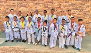 Jong karateka’s spog met medaljes