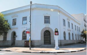 Poskantoor steeds dakloos