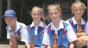 Klein Stellies vaar puik op skaakbord