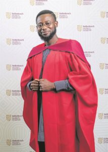 Studie ontgin gebruik van uitheemse portjacksonbome en plastieksakke in lae-koste behuising