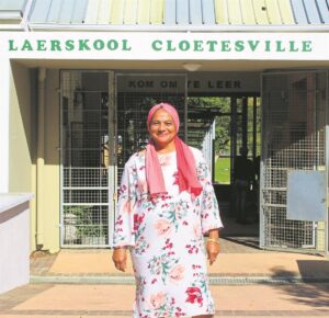 Sekretaresse groet ná 43 jaar