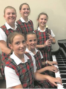 Musiek loop deur leerders se are