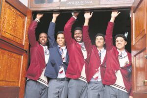 SKOLE: Paul Roos se matrieks groet vir oulaas