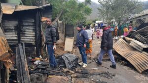 Brand laat talle in Mooiwater sonder dak