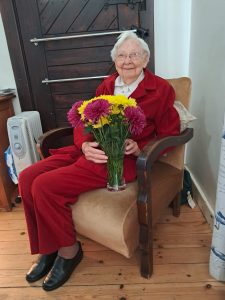 Tannie Annie blaas 104 kersies uit!