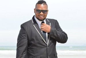 Klapmuts-man se Facebook-aankoop lei tot rooftog