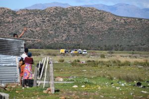 Menslike oorskot langs woonbuurt in Worcester gevind