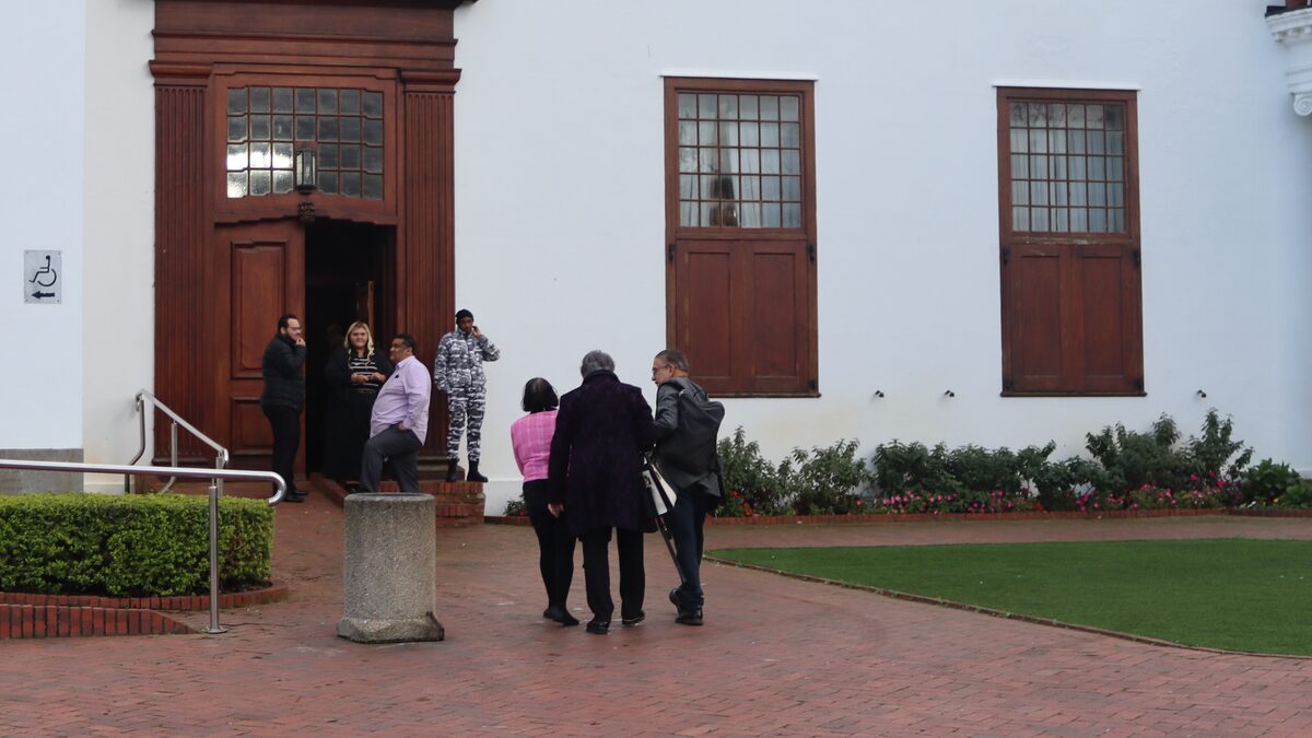 ‘Verduidelik of word geskors,’ eis Stellenbosch-raad van Kannemeyer