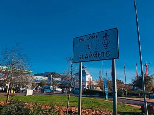 Klapmuts-paar op plaas aangeval