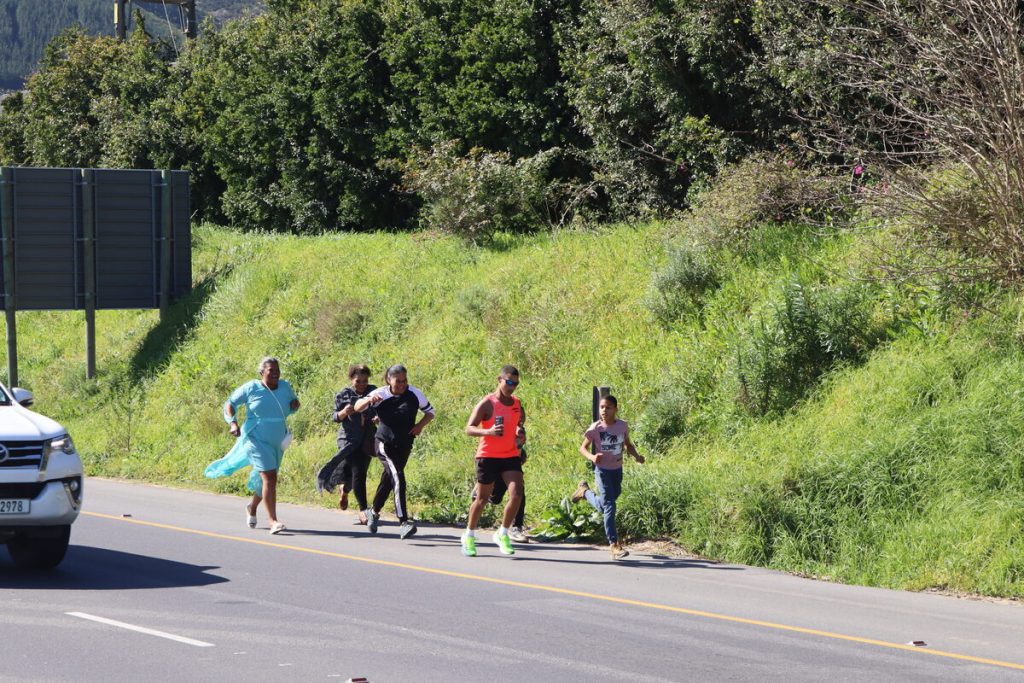 Keith Present word die afgelope Sondag (31 Augustus) ná sy 129 km-tog deur familielede terug in die Eikestad verwelkom.