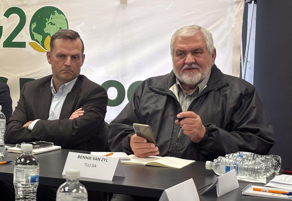 Oliver Flake (VSA-ambassade) en Bennie van Zyl (TLU SA) was ook deel van die dialoog in Stellenbosch. Foto: Verskaf