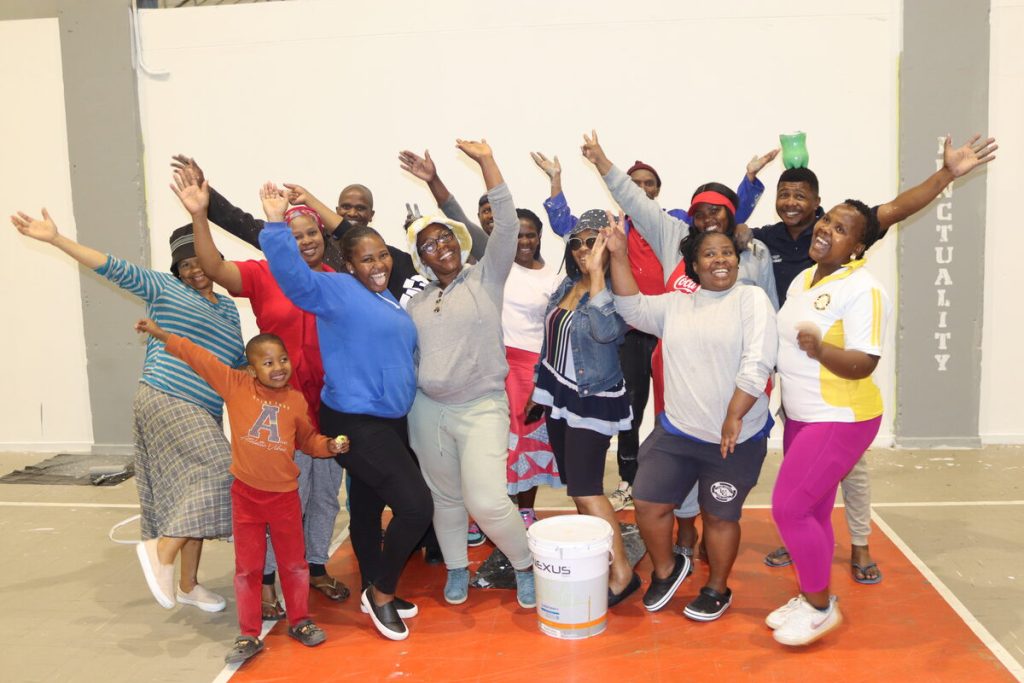 The Methodist Church of Southern Africa, Stellenbosch Circuit, under the leadership of Reverend Loyiso Molosi, helped brighten Kayamandi High School up this month. This year the church is celebrating a year "Relocated and Repositioned for Mission and Ministry – The Other Side Awaits". Local members decided to reach out to the high school to give its hall a facelift. Armed with donations of paint and volunteers, the group spent two Saturdays (4 and 18 October) painting the school facility. According to circuit steward Brother Anele Nofemele, it is important for the community to show support and care to the learners and this is just one project to show this support. Photo: Yaël Malgas