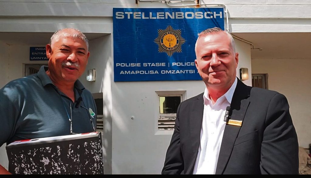 Leon Lourens, hoof van die omgewingsportefeuljekomitee van die Capexit-party, en Kaapstadse raadslid Karl Bodin.