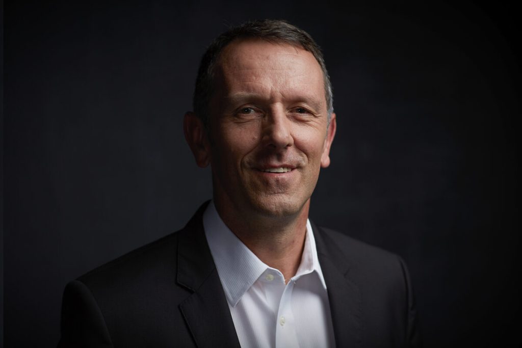 Dr Tjaart Johannes van der Walt, will be awarded the degree Doctor of Engineering (DEng), honoris causa. He is regarded as a pioneer of digital banking on the African continent and a thought leader in the ethical application of technology for societal beneﬁt. An SU alumnus, he co-founded TymeGroup and helped establish TymeBank, South Africa’s ﬁrst fully digital retail bank. He was also instrumental in launching the TymeCube programme, a collaboration between TymeGroup and SU, that provides high-potential postgraduate students in engineering and actuarial science with mentorship and research opportunities.