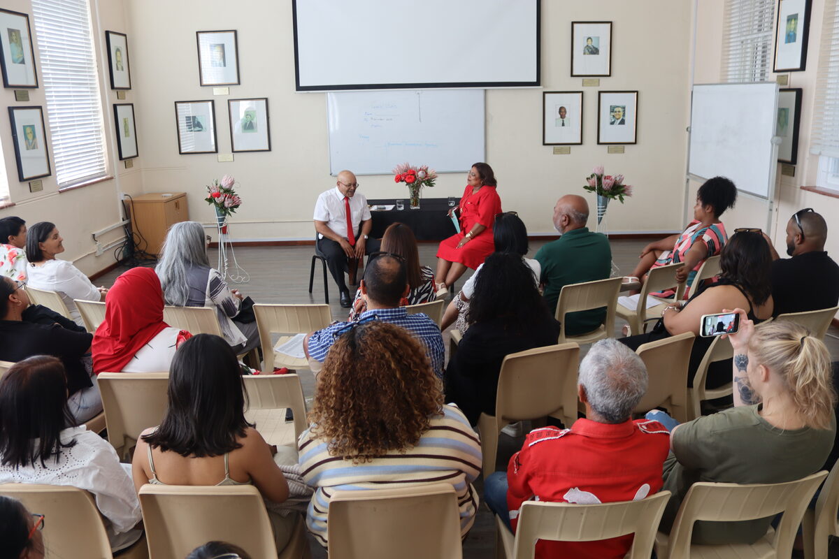 Cloetesviller skryf sy lewensverhaal