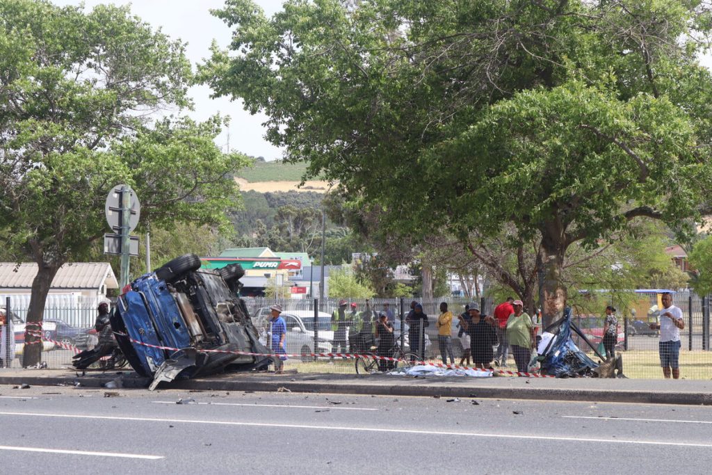 
The conclusion to a high speed police chase Thursday (27 November). The driver of the vehicle, an alleged highjacker, died on the scene. Photo: Yaël Malgas