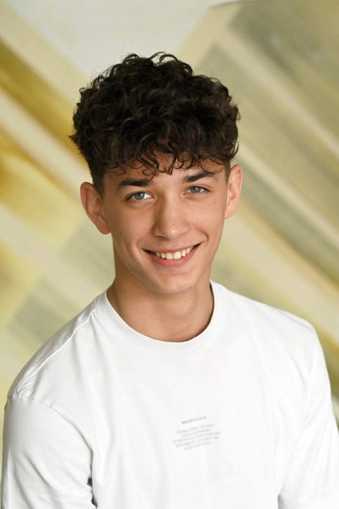 Hermanus Schmidt, 'n gr. 11-leerder aan Paul Roos Gimnasium, is die wenner van die Atterbury- nasionale klavierkompetisie – een van Suid-Afrika se mees gesogte titels vir jong klassieke musici onder 20 jaar. Sy oorwinning getuig van sy uitsonderlike talent, toewyding en tegniese vernuf. Dié merkwaardige prestasie volg op sy Johann Vos-musiekkompetisie-
oorwinning en versterk PRG se reputasie as 'n sentrum vir uitnemende musikale talent verder.