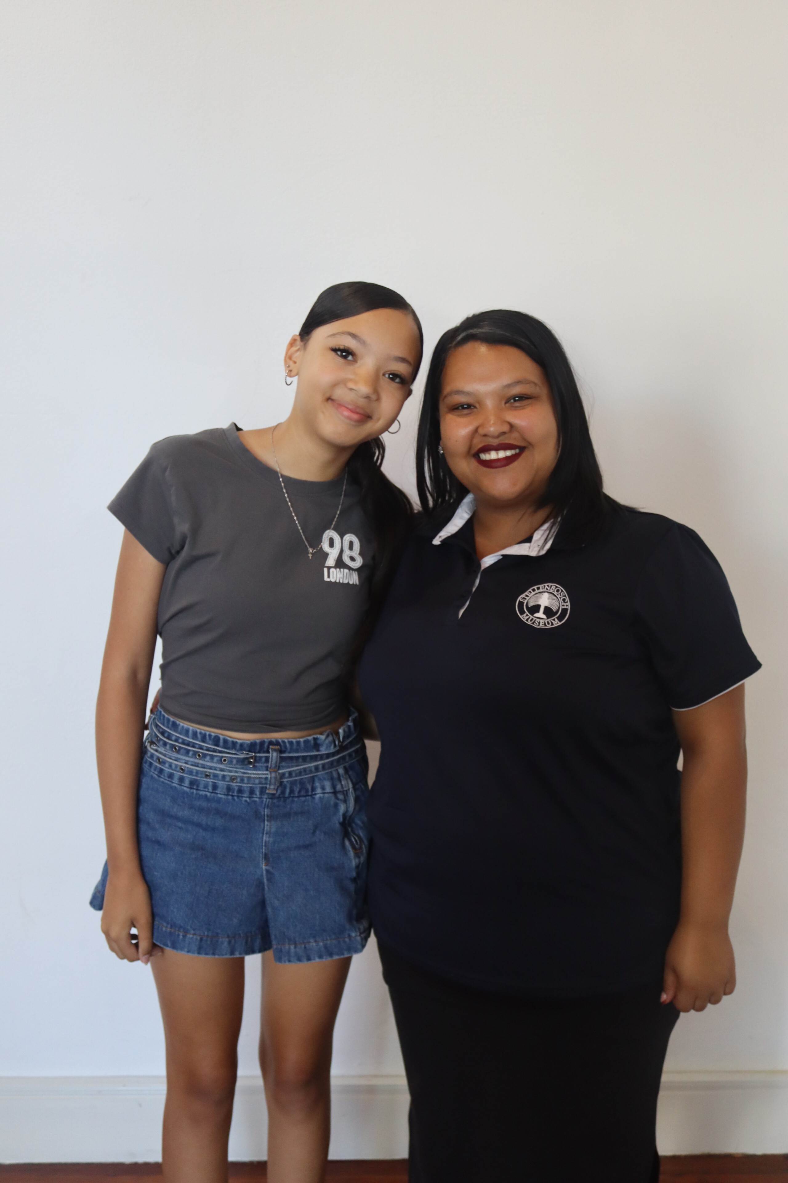 Die susters Mischa Leith (13) en Megan Julies.