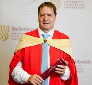 Maties vereer eerste rampbestuurder met eredoktorsgraad