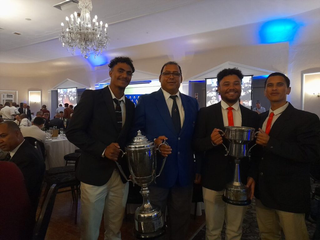 Raithby Universals se eerste en tweede spanne is vanjaar as die wenners van die Promosieliga gekroon. Van links: Beniton Klaasen, Migael Herbert, Phillip Daniels en O'Ryan Gordon glimlag breed met die klub se bekers. Foto: Avril Fillies