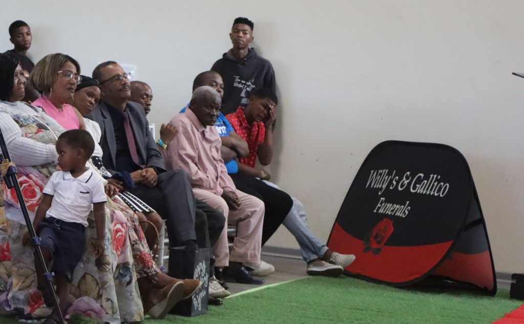 Wyle Matthew Cheswin Baartman troosdiens.