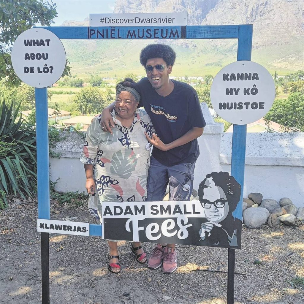 Die digter en skrywer Diana Ferrus en rymkletser Jitsvinger was vol grappe by die 2023-Adam Small-fees. Ferrus is verlede week oorlede.