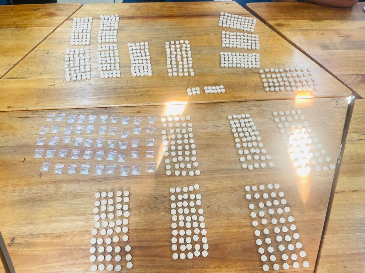 The Boland Public Order Police (POP) unit confiscated drugs with an estimated street value of R42 760 in Groendal, Franschhoek on Wednesday 11 March. The team was executing a search warrant alongside Franschhoek Crime Intelligence Gatherers in Mazaleni Street around 07:40. On the premises, the officers found 816 Mandrax tablets and 49 sachets of tik. The suspect was not at home during the search and the drugs were booked in. The investigation continues.