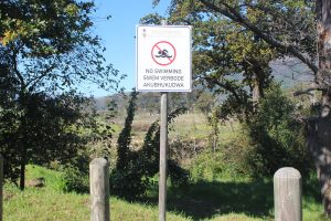 Vrou se lyk in Dwarsrivier laat baie vrae
