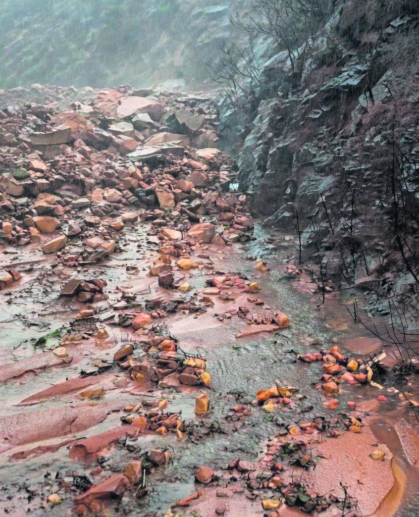 Rock- and mudslides have resulted in the Franschhoek pass being closed.