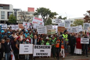 Jamestown-inwoners lug hul griewe uit met optog op Werkersdag