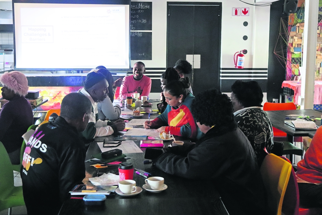 Participants putting their heads together while working through a worksheet during the session. Photo: Yaël Malgas