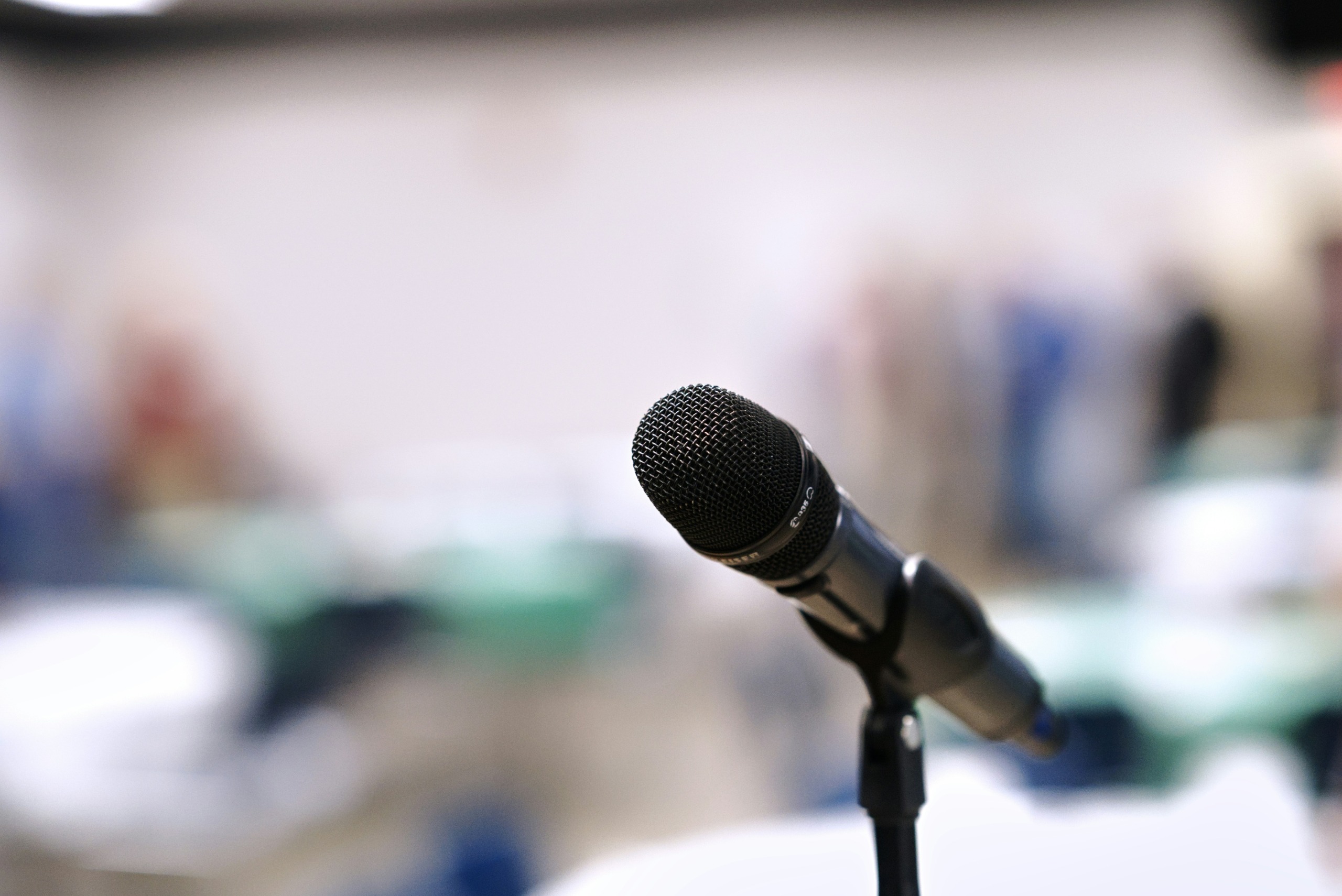 Lectern mic debate