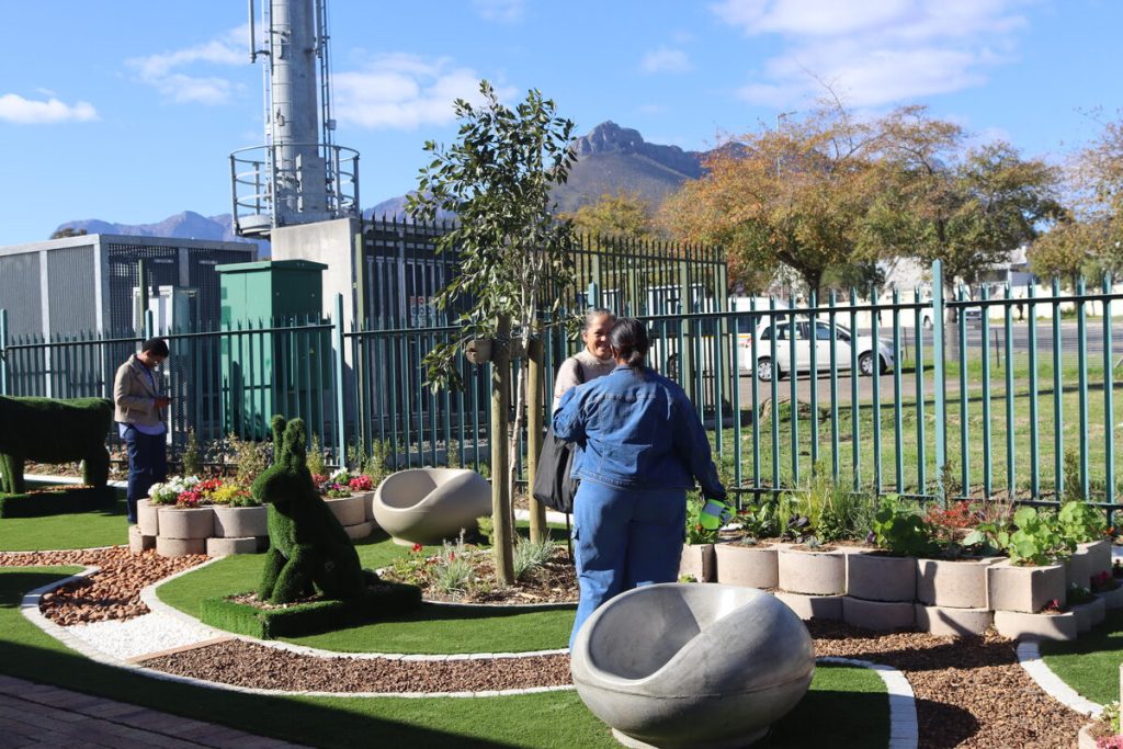 Die sensoriese tuin by die Idasvallei-biblioteek is oop vir die publiek. Foto: Yaël Malgas