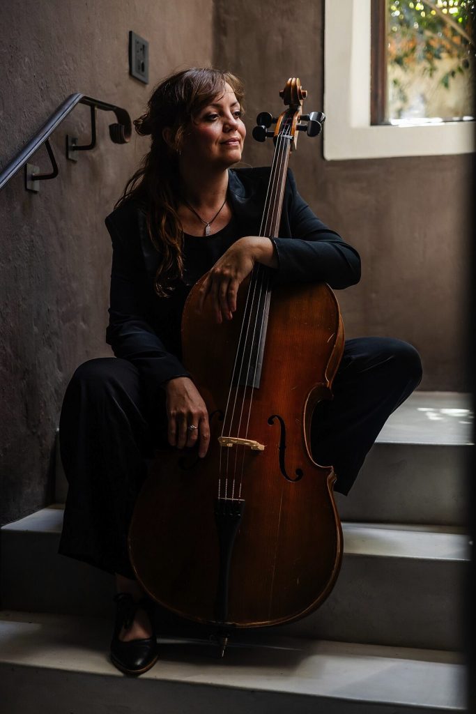 Rosamund Roth tjello