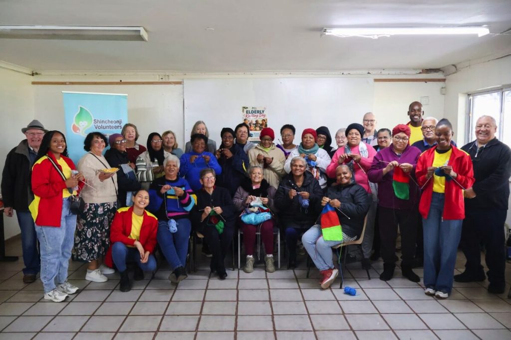 Shincheonji Volunteers teamed up with elderly community members of Klapmuts