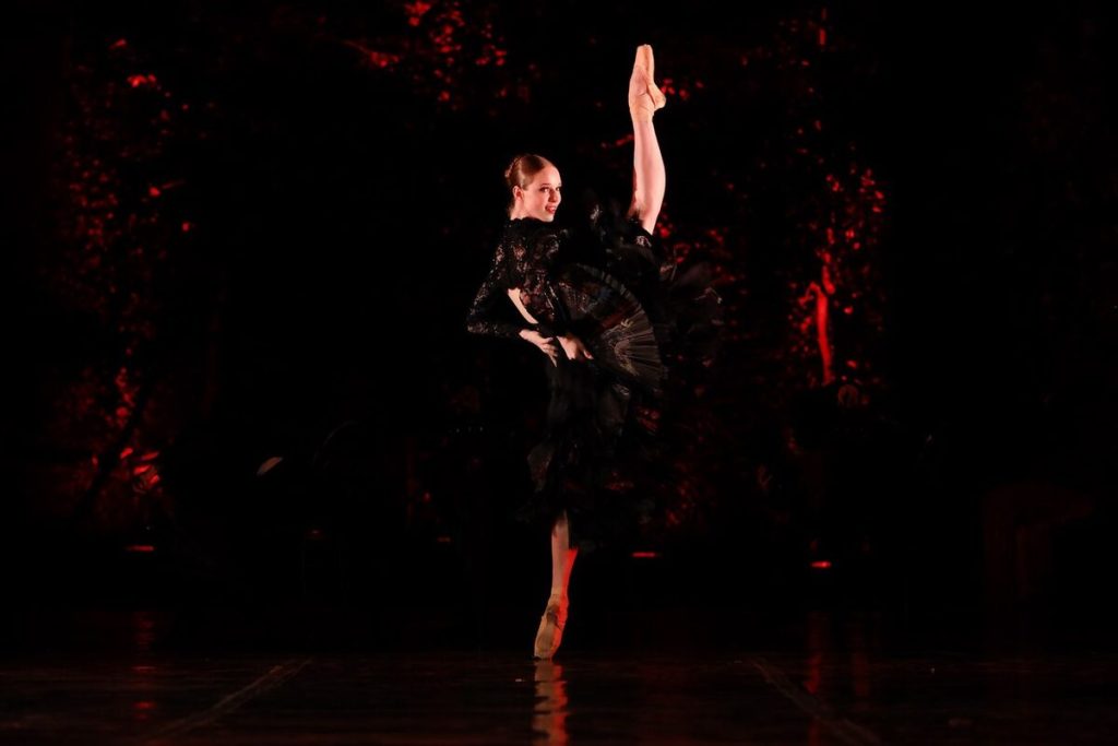Swingtime by die Adam Small-teater