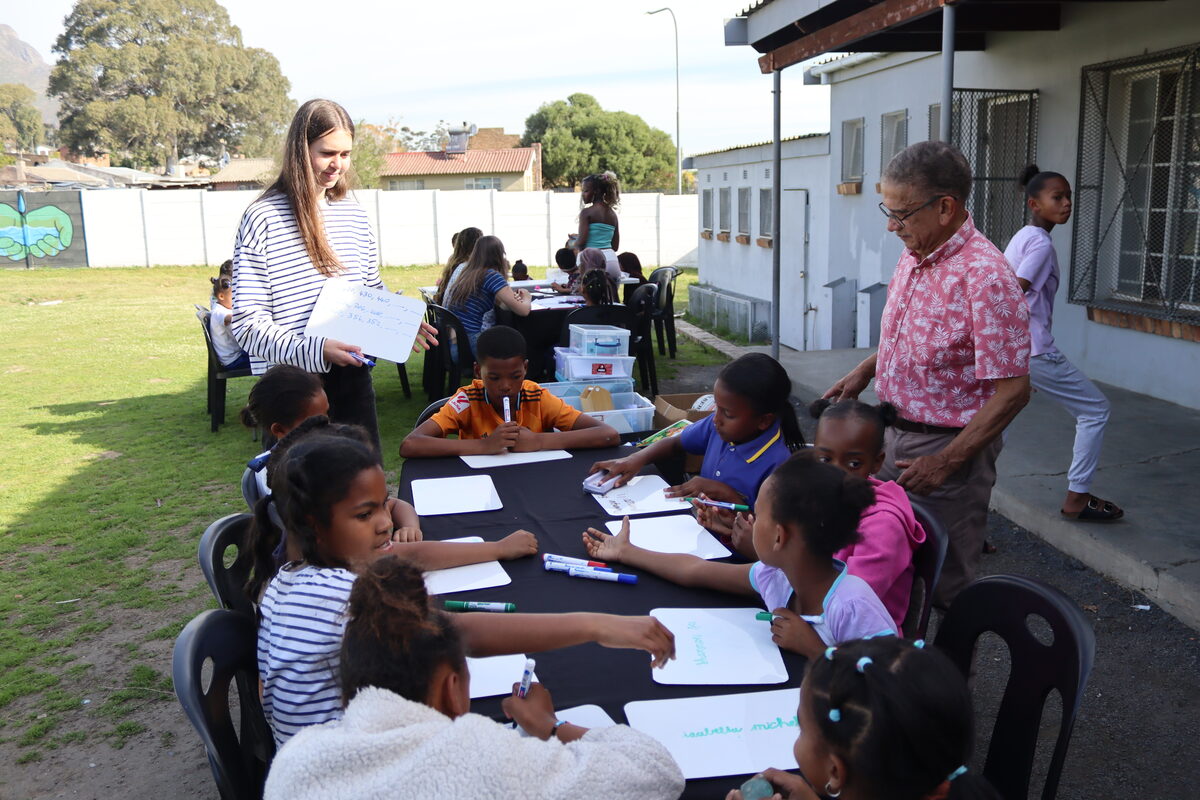 Stellenbosse Rotariërs staan naskoolsentrum in Idasvallei by