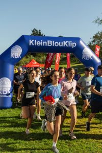Kom skop stof op in Afrikaans by Velddraf met Woorde